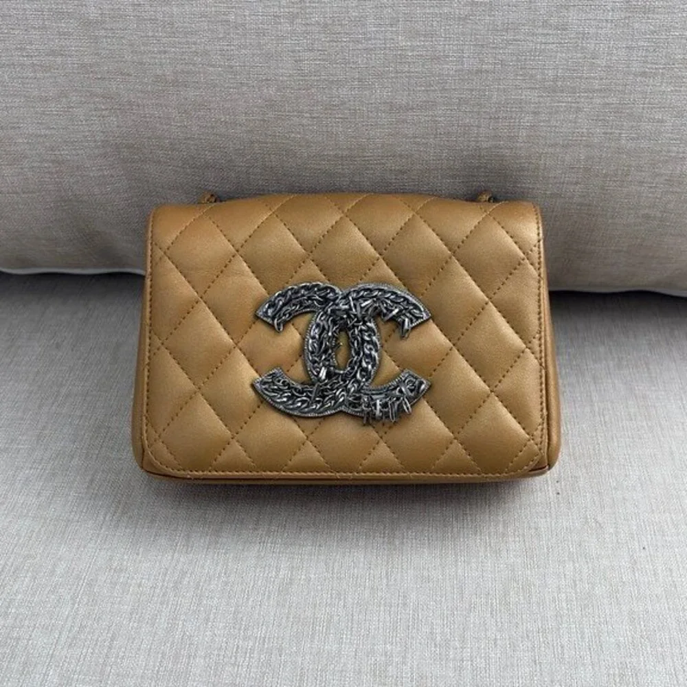 CHANEL 100% authentic